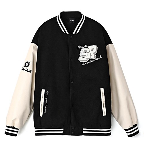 Classic baseball jacket with a modern twist 